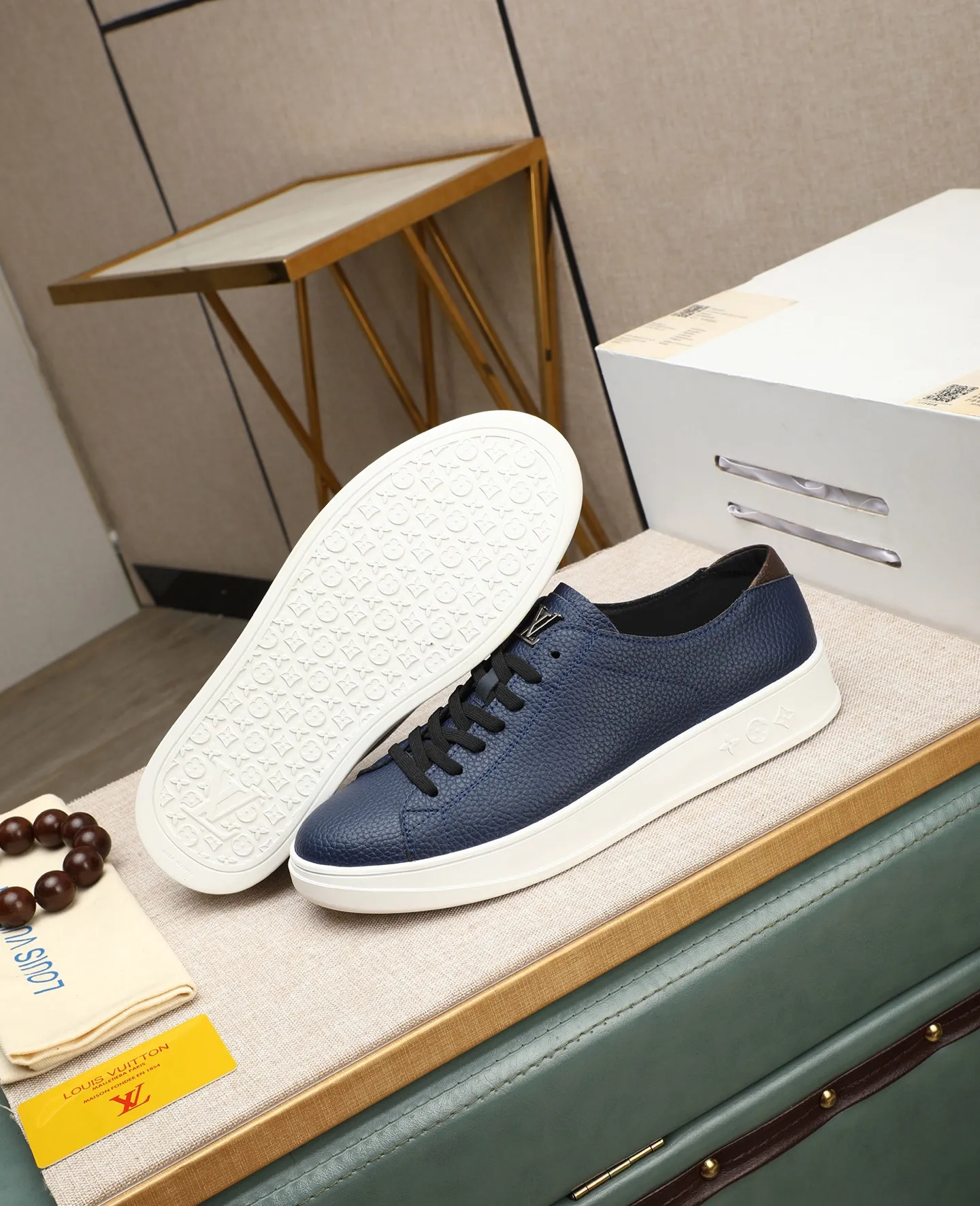Men's shoes 💰440 📛📛【LOUIS VUITTON】Louis Vuitton official website synchronized new products 👟Milan fashion catwalk style 🇰🇾🇰🇾LV family logo, celebrity style, a must-have for fashionistas ⚠️First-layer calfskin ➕Genuine leather lining ➕Official website original version special outsole 👞Number 38-44